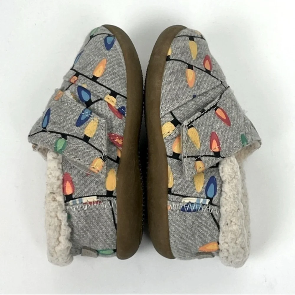 Tom’s Christmas lights print faux shearling lined hard bottom slipper shoes, 6.